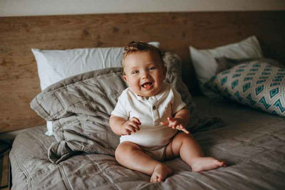 Pourquoi chaque bébé mérite une combinaison digne de la royauté